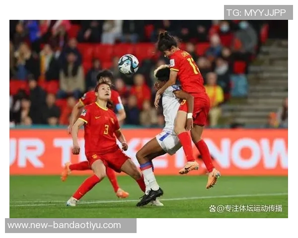 中国女足半场落后苏格兰三球张琳艳破门朱钰遭遇两次吊射失误